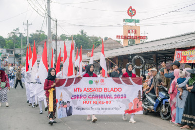 MTs Assa’id Blado Ikut Meriahkan Karnaval Desa Cokro  dengan Tema Bhinneka Tunggal Ika