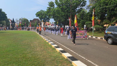 Marching Band Gita Nagari MTs Assa’id Blado Berkolaborasi dengan Kantor Kementerian Agama Kabupaten Batang di Karnaval Kemerdekaan
